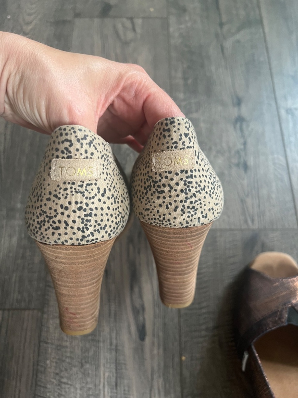2 pair Tom’s wedge heels denim metallic copper and animal print EUC size 8 - Picture 13 of 13